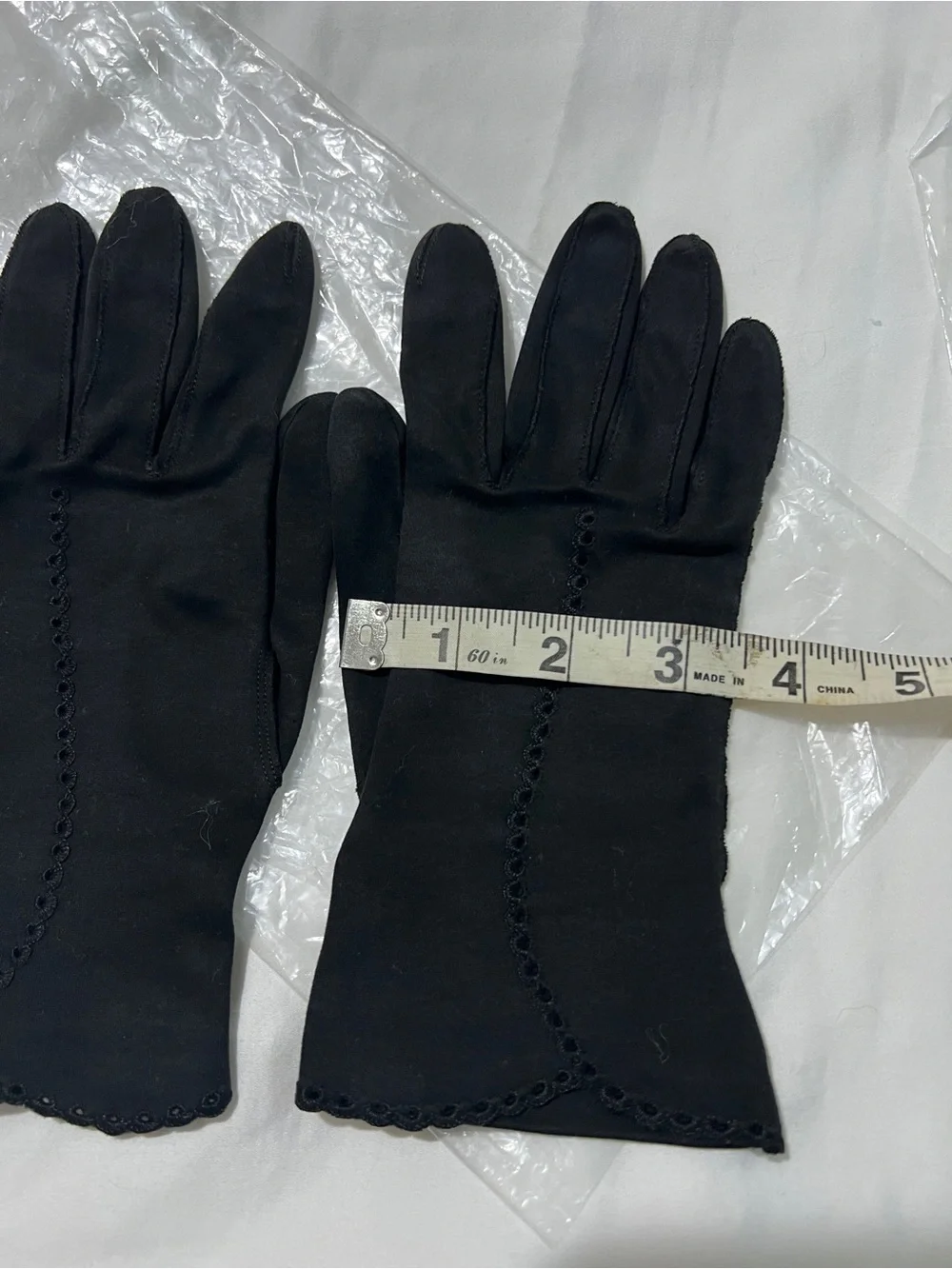 Vintage 50s/60s short black suede scalloped gloves size 6.5 like new